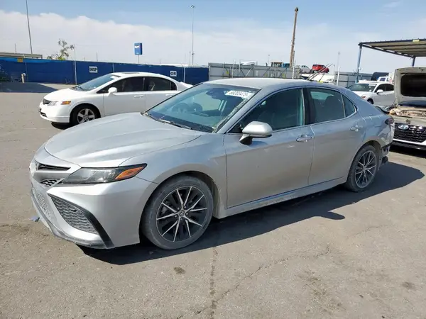 4T1G11AKXMU409702 2021 TOYOTA CAMRY - Image 1