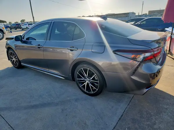 4T1G11AKXMU410073 2021 TOYOTA CAMRY - Image 2