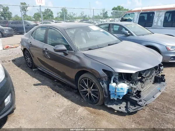 4T1G11AKXMU411028 2021 TOYOTA CAMRY - Image 1