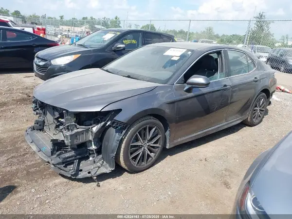 4T1G11AKXMU411028 2021 TOYOTA CAMRY - Image 2