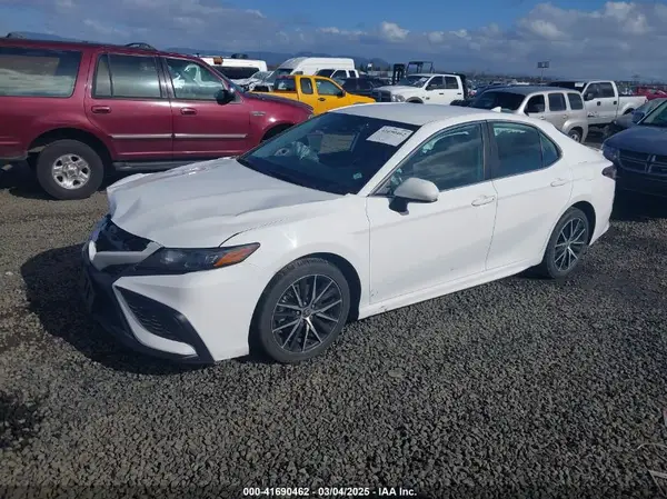4T1G11AKXMU414513 2021 TOYOTA CAMRY - Image 2