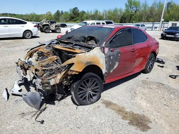 4T1G11AKXMU416276 2021 TOYOTA CAMRY - Image 1