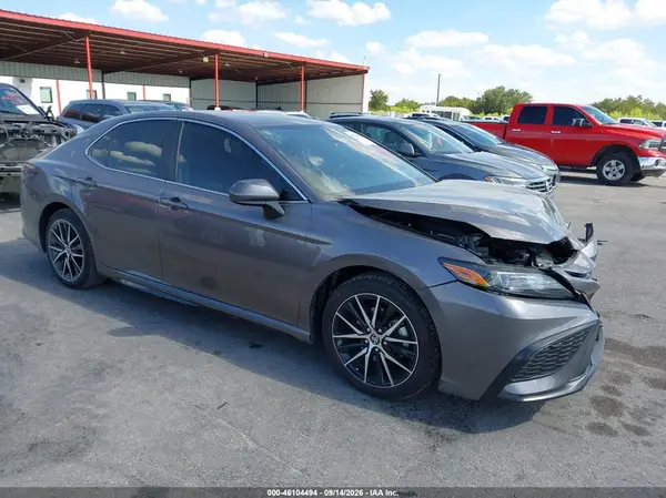 4T1G11AKXMU417444 2021 TOYOTA CAMRY - Image 1