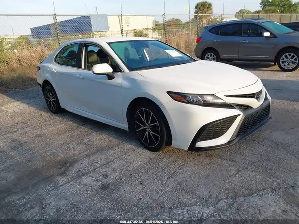 4T1G11AKXMU418318 2021 TOYOTA CAMRY - Image 1