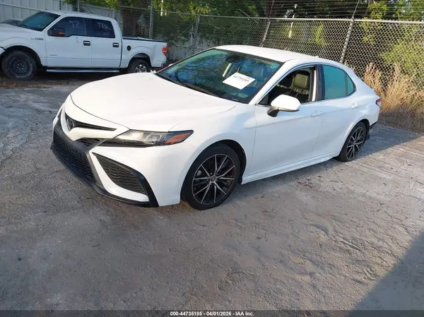 4T1G11AKXMU418318 2021 TOYOTA CAMRY - Image 2