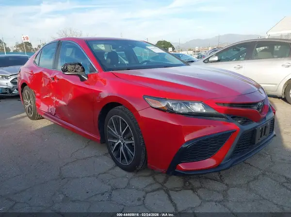 4T1G11AKXMU421574 2021 TOYOTA CAMRY - Image 1