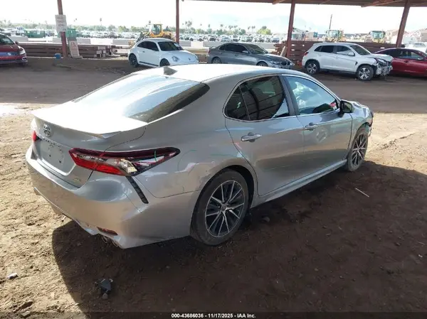 4T1G11AKXMU422904 2021 TOYOTA CAMRY - Image 2