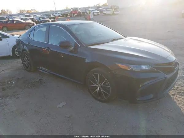 4T1G11AKXMU423499 2021 TOYOTA CAMRY - Image 1