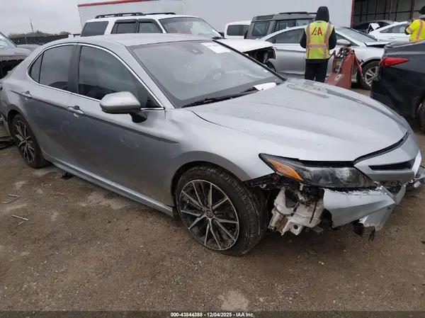 4T1G11AKXMU425110 2021 TOYOTA CAMRY - Image 1