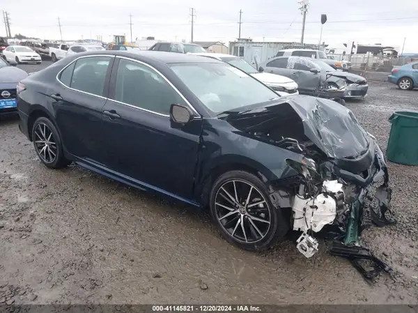 4T1G11AKXMU426435 2021 TOYOTA CAMRY - Image 1