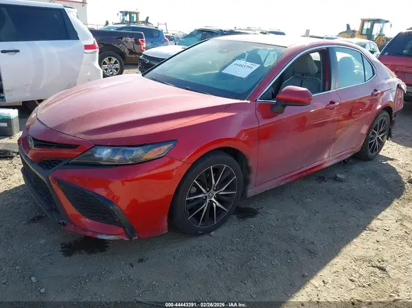 4T1G11AKXMU426533 2021 TOYOTA CAMRY - Image 2