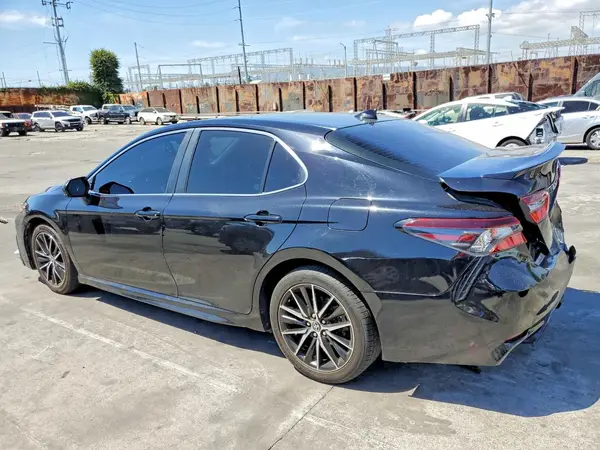 4T1G11AKXMU426726 2021 TOYOTA CAMRY - Image 2