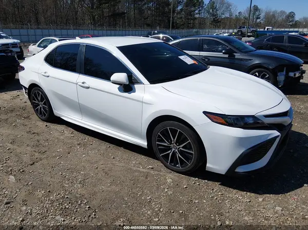 4T1G11AKXMU427102 2021 TOYOTA CAMRY - Image 1