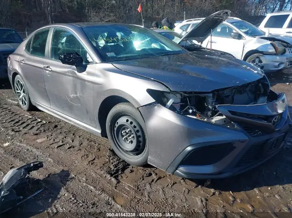 4T1G11AKXMU429447 2021 TOYOTA CAMRY - Image 1