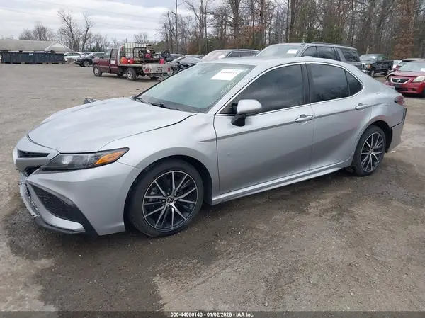 4T1G11AKXMU432431 2021 TOYOTA CAMRY - Image 2