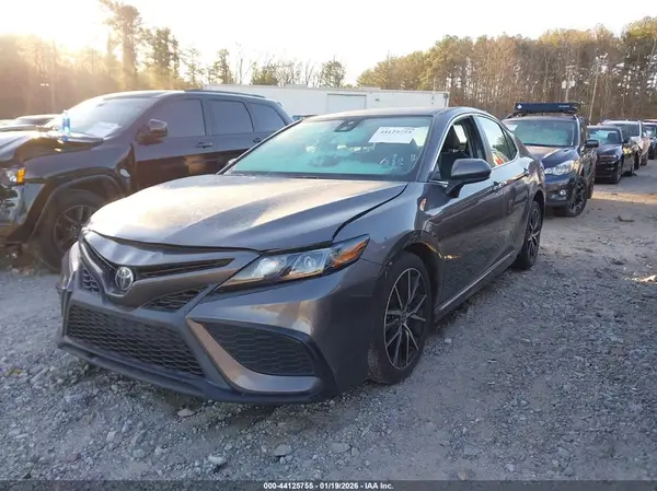 4T1G11AKXMU440156 2021 TOYOTA CAMRY - Image 2