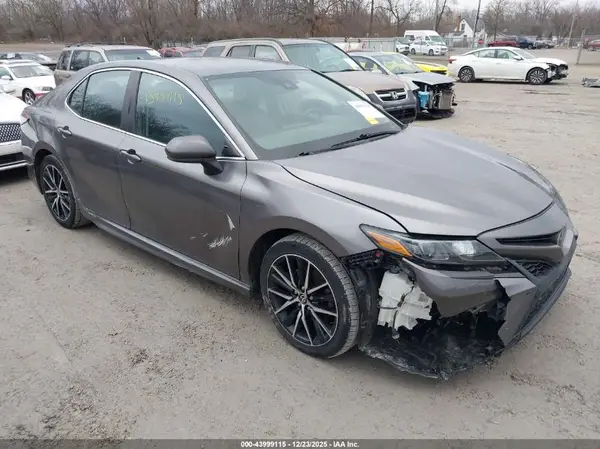 4T1G11AKXMU443039 2021 TOYOTA CAMRY - Image 1
