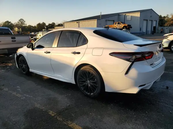 4T1G11AKXMU445888 2021 TOYOTA CAMRY - Image 2