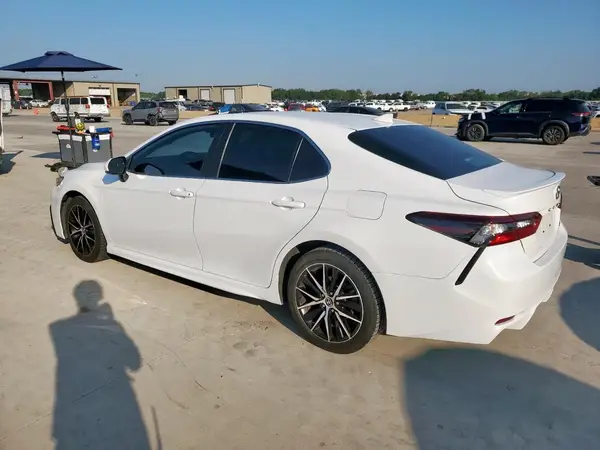4T1G11AKXMU455708 2021 TOYOTA CAMRY - Image 2