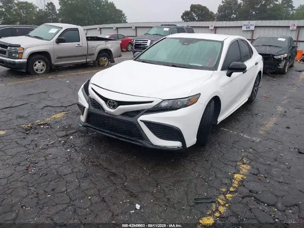 4T1G11AKXMU456910 2021 TOYOTA CAMRY - Image 2