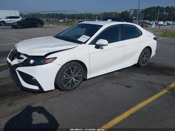 4T1G11AKXMU457426 2021 TOYOTA CAMRY - Image 2