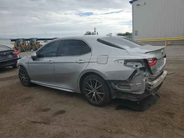 4T1G11AKXMU463081 2021 TOYOTA CAMRY - Image 2