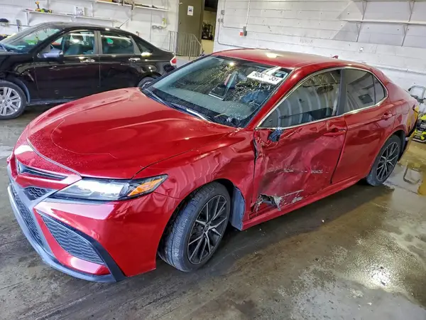 4T1G11AKXMU473268 2021 TOYOTA CAMRY - Image 1