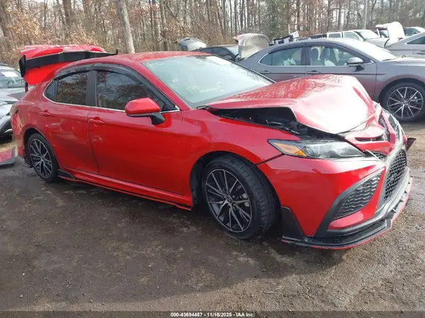 4T1G11AKXMU473304 2021 TOYOTA CAMRY - Image 1