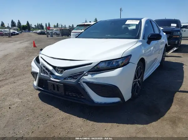 4T1G11AKXMU478406 2021 TOYOTA CAMRY - Image 2