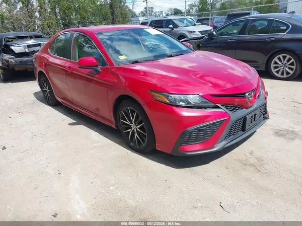4T1G11AKXMU478535 2021 TOYOTA CAMRY - Image 1