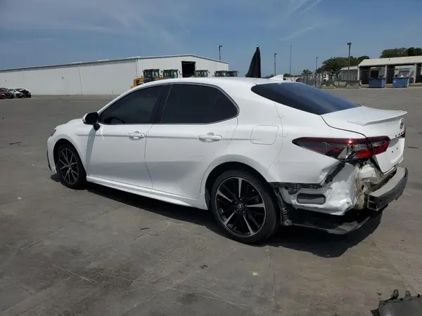 4T1G11AKXMU483721 2021 TOYOTA CAMRY - Image 2