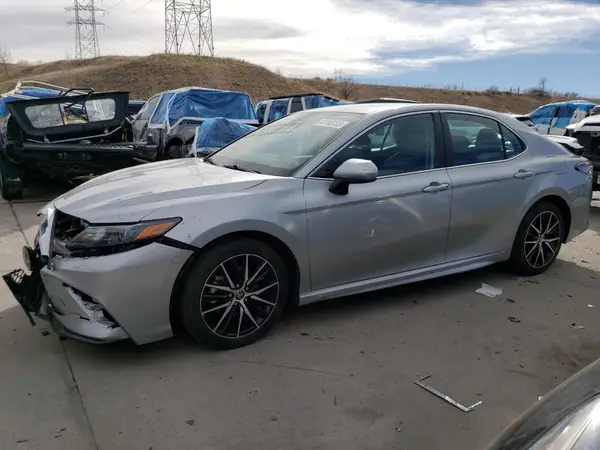4T1G11AKXMU484416 2021 TOYOTA CAMRY - Image 1