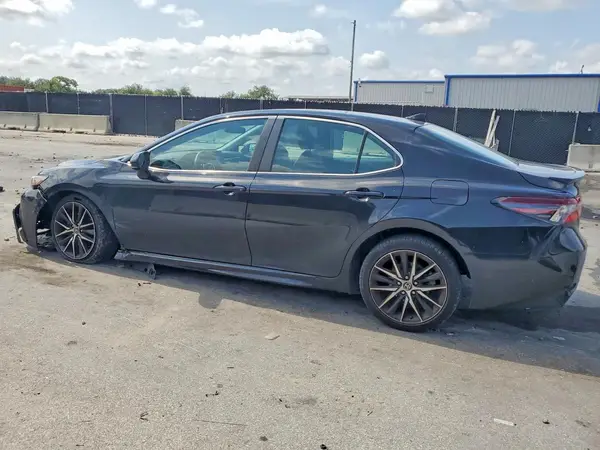 4T1G11AKXMU484836 2021 TOYOTA CAMRY - Image 2