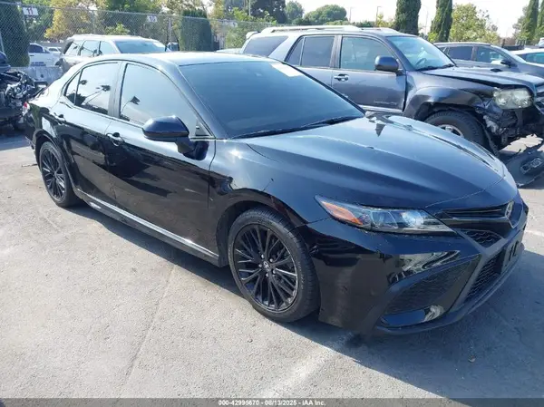 4T1G11AKXMU485355 2021 TOYOTA CAMRY - Image 1