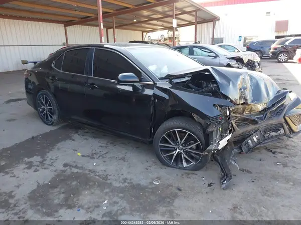 4T1G11AKXMU487364 2021 TOYOTA CAMRY - Image 1