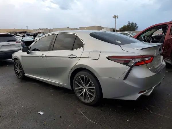 4T1G11AKXMU489082 2021 TOYOTA CAMRY - Image 2