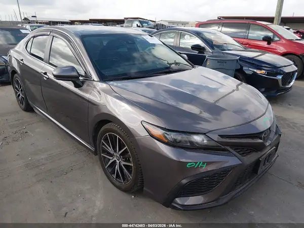 4T1G11AKXMU493133 2021 TOYOTA CAMRY - Image 1