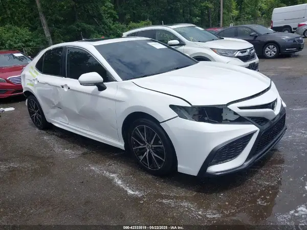4T1G11AKXMU497165 2021 TOYOTA CAMRY - Image 1