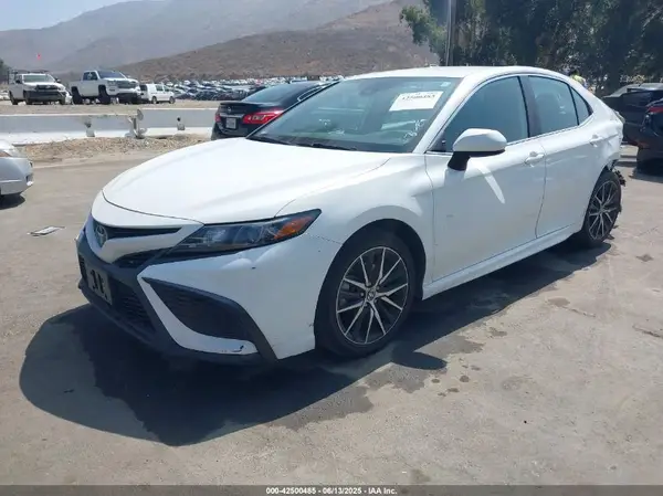 4T1G11AKXMU498364 2021 TOYOTA CAMRY - Image 2
