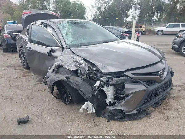 4T1G11AKXMU512277 2021 TOYOTA CAMRY - Image 1