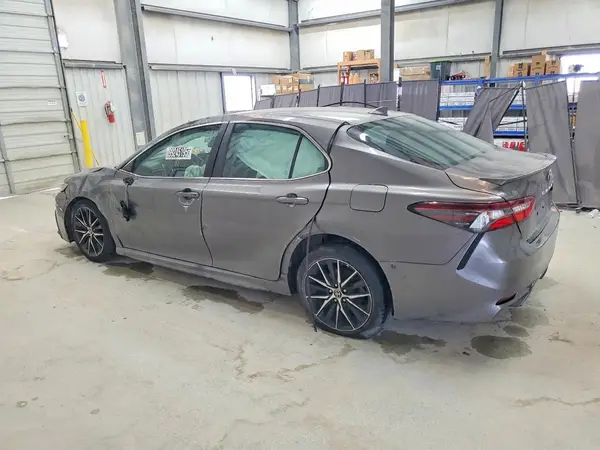 4T1G11AKXMU516250 2021 TOYOTA CAMRY - Image 2