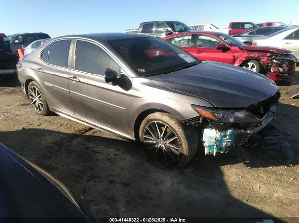 4T1G11AKXMU517026 2021 TOYOTA CAMRY - Image 1