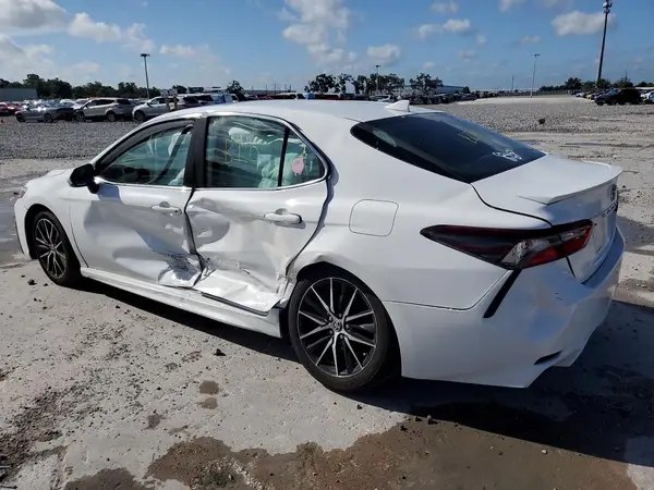4T1G11AKXMU520833 2021 TOYOTA CAMRY - Image 2