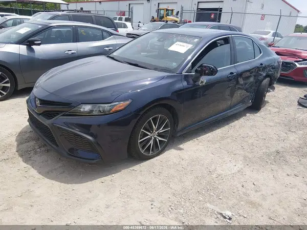 4T1G11AKXMU522419 2021 TOYOTA CAMRY - Image 2