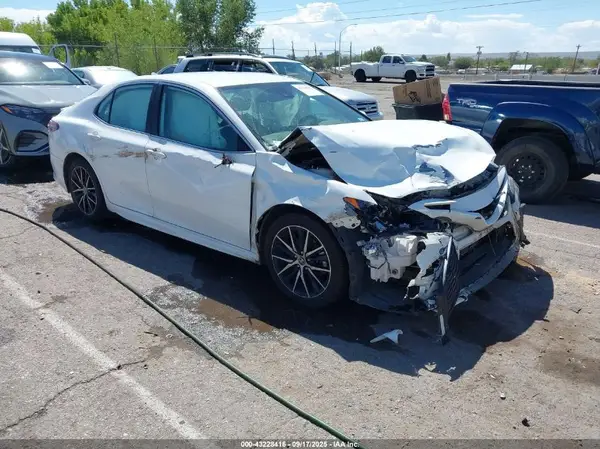 4T1G11AKXMU522730 2021 TOYOTA CAMRY - Image 1