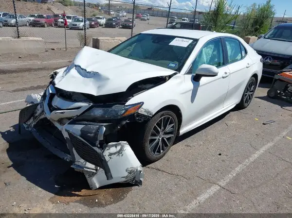 4T1G11AKXMU522730 2021 TOYOTA CAMRY - Image 2
