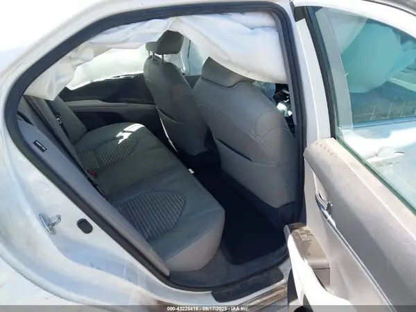 4T1G11AKXMU522730 2021 TOYOTA CAMRY - Image 8