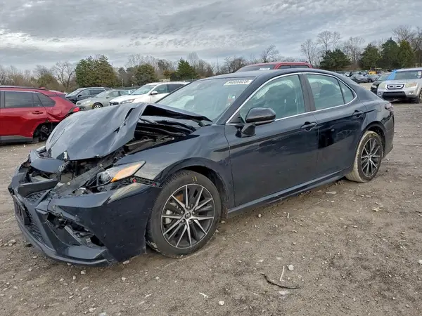 4T1G11AKXMU525529 2021 TOYOTA CAMRY - Image 1