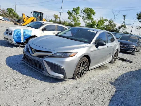 4T1G11AKXMU528415 2021 TOYOTA CAMRY - Image 1