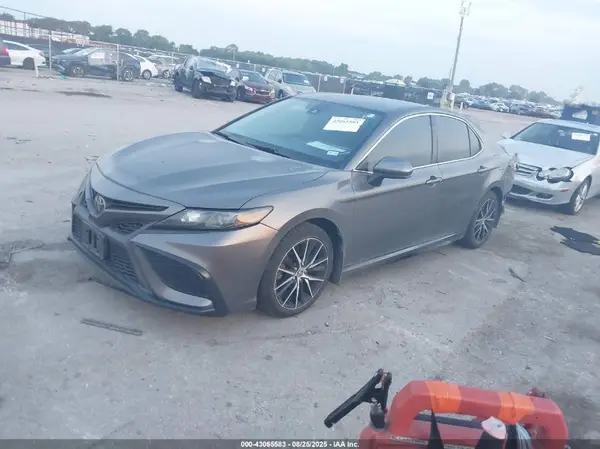 4T1G11AKXMU528575 2021 TOYOTA CAMRY - Image 2
